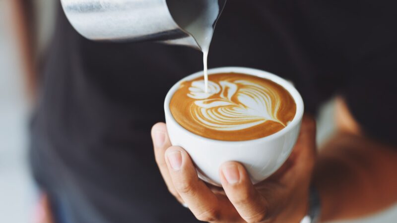 Jak przygotować kawę jak z kawiarni Starbucks w swoim domu?